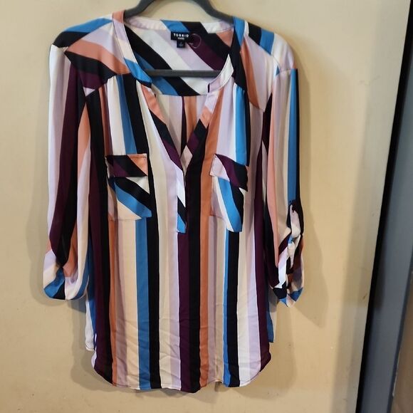 Torrid Black and White Relaxed Buttoned Blouse - Picture 1 of 5